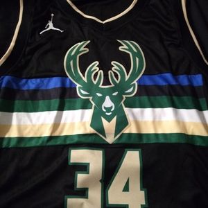 Milwaukee bucks Giannis Antetokounmpo jersey size XL